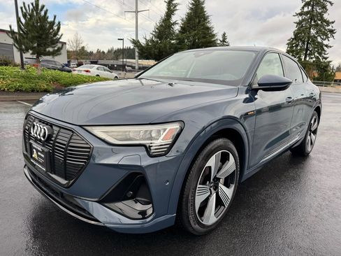 Used 2021 Audi e-tron Prestige w/ Prestige Package image 4