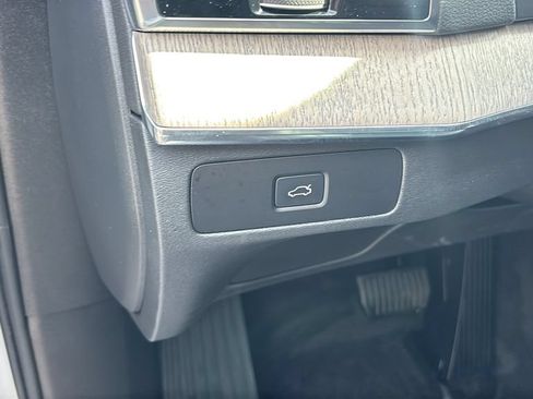 Certified 2024 Volvo XC90 B6 Ultimate AWD/4WD image 13