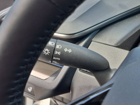 Used 2024 Toyota Prius XLE FWD image 32