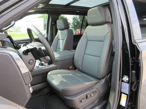 New 2026 GMC Yukon XL AT4 AWD/4WD image 9