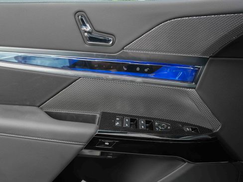 Certified 2024 BMW 740i image 30