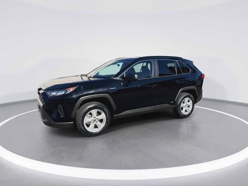 Certified 2021 Toyota RAV4 LE AWD/4WD image 4