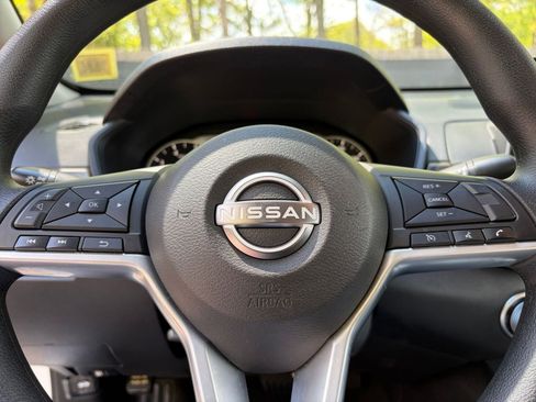 Used 2025 Nissan Altima 2.5 SV FWD image 28