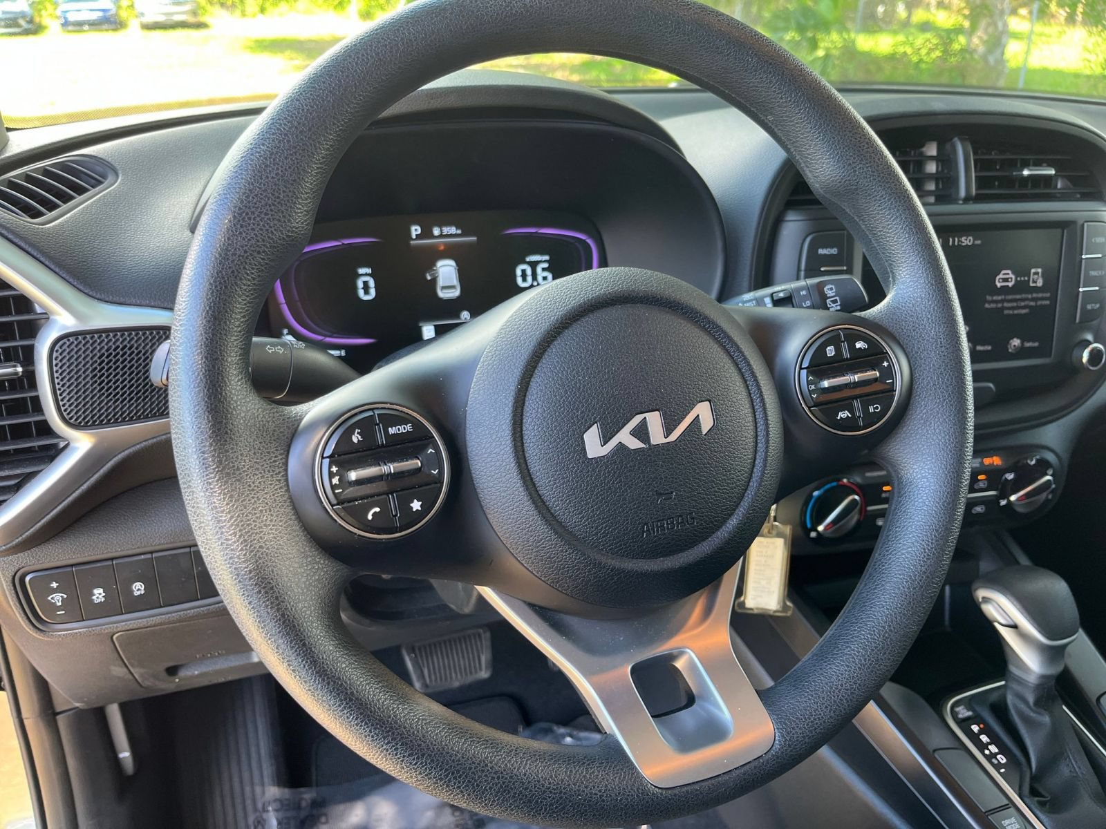 Used 2025 Kia Soul LX w/ LX Technology Package FWD image 25