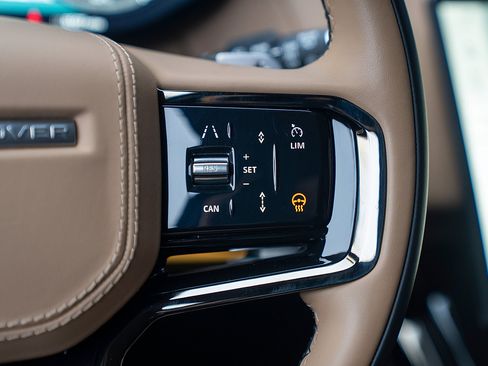 Used 2025 Land Rover Range Rover Sport Autobiography image 8