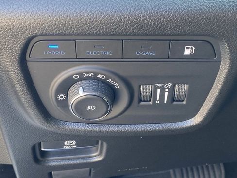 Used 2023 Jeep Grand Cherokee Overland w/ Advanced Protech Group III image 28