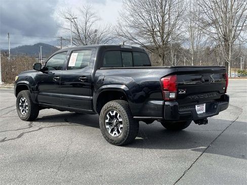 Used 2018 Toyota Tacoma SR image 3