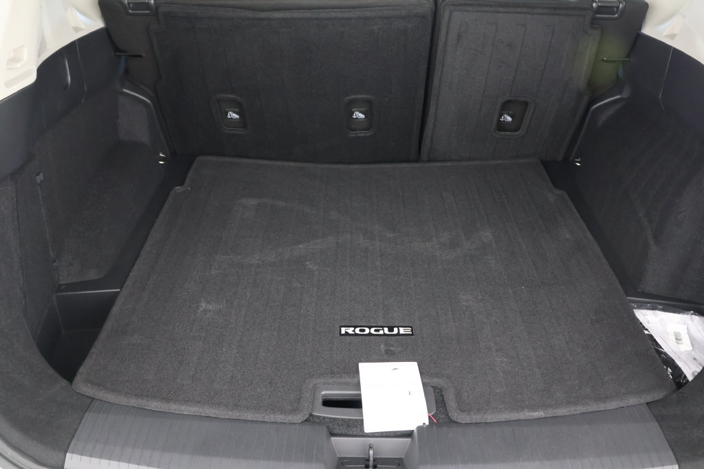 Used 2026 Nissan Rogue S FWD image 19