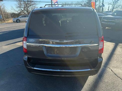 Used 2015 Chrysler Town & Country Touring-L w/ Driver Convenience Group FWD image 5