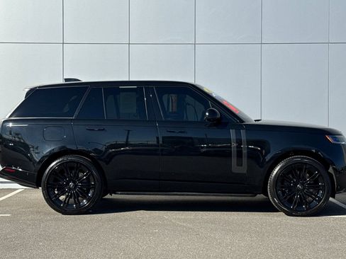 Certified 2023 Land Rover Range Rover SE image 6