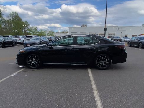 Used 2024 Toyota Camry SE FWD image 8