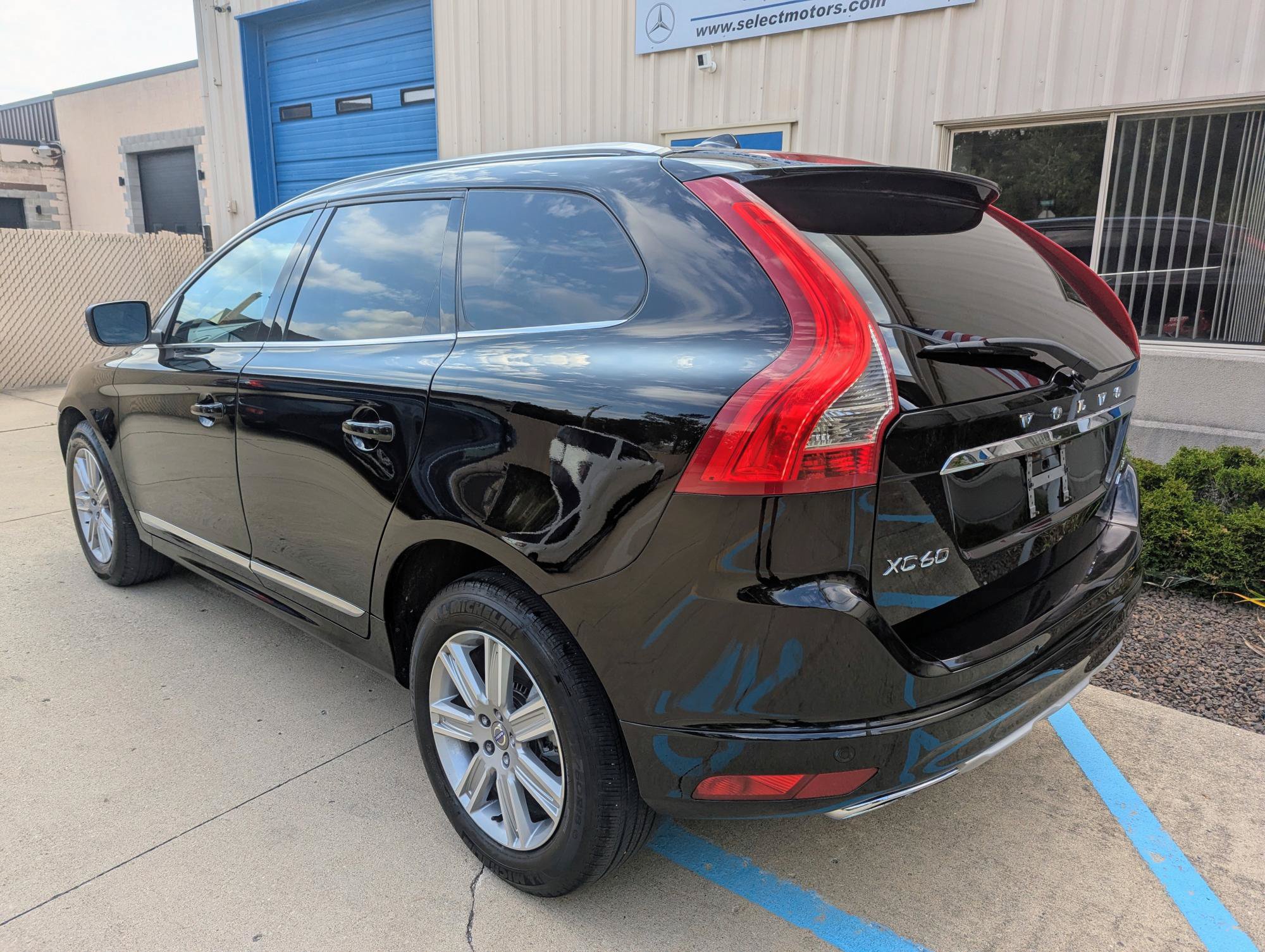 Used 2017 Volvo XC60 T5 Inscription w/ Preferred Option Package AWD/4WD image 4