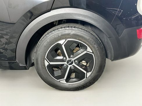 Used 2023 Kia Niro LX FWD image 11