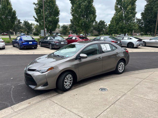 Used 2017 Toyota Corolla LE w/ Carpet Mat Package (TMS) FWD image 3