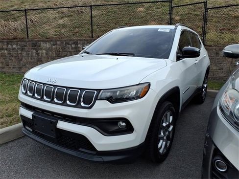 Used 2022 Jeep Compass Latitude w/ Sun and Sound Group image 12