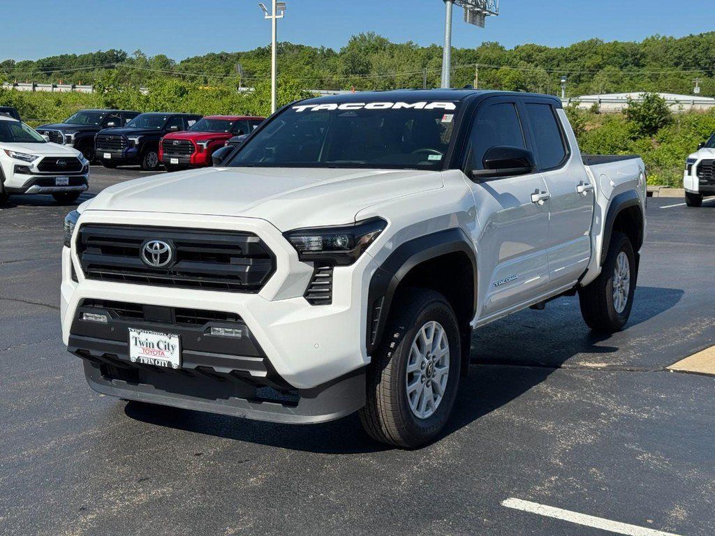 Certified 2024 Toyota Tacoma SR5 AWD/4WD image 8