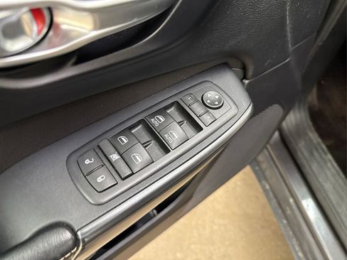 Used 2016 Jeep Cherokee Latitude w/ Cold Weather Group image 32