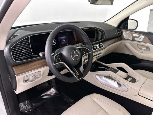 New 2026 Mercedes-Benz GLS 450 4MATIC image 9