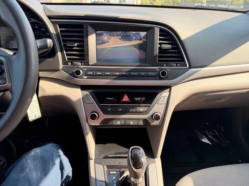 Used 2017 Hyundai Elantra SE FWD image 19