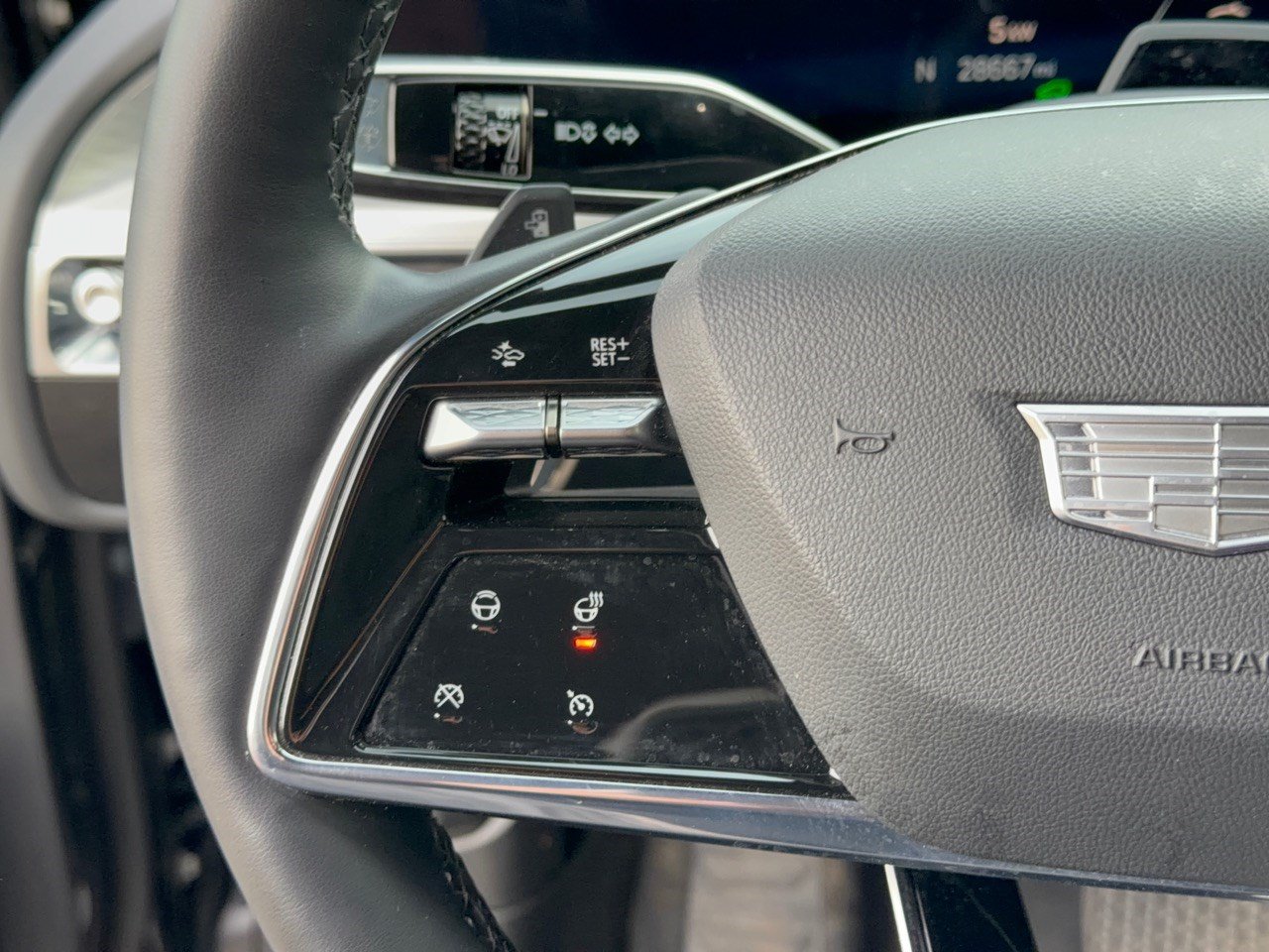 Used 2024 Cadillac Lyriq Luxury AWD/4WD image 18