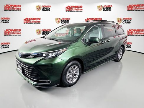 Certified 2024 Toyota Sienna XLE image 14