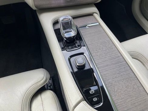 Certified 2023 Volvo XC90 T8 Ultimate AWD/4WD image 20