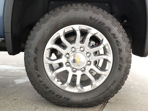 Used 2025 Chevrolet Silverado 3500 LTZ w/ LTZ Premium Package image 7