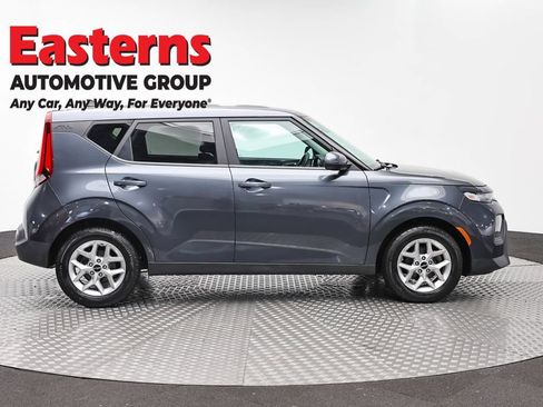 Used 2022 Kia Soul LX w/ Technology Package FWD image 4