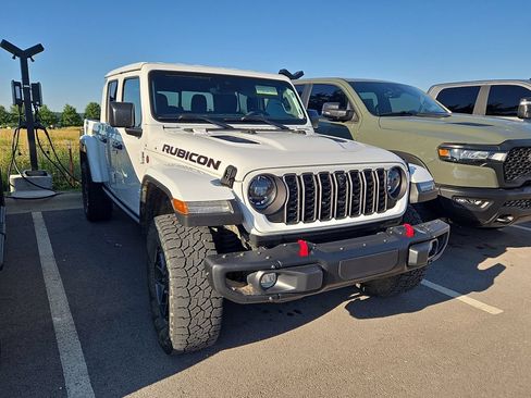Used 2024 Jeep Gladiator Rubicon AWD/4WD image 4