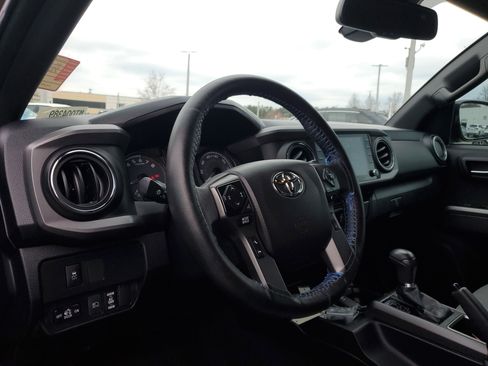 Used 2021 Toyota Tacoma TRD Sport image 17