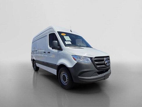 Used 2024 Mercedes-Benz Sprinter 2500 image 7