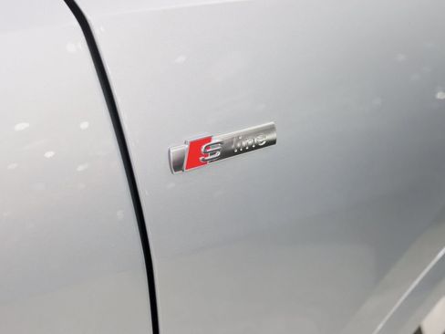 Used 2025 Audi Q8 Prestige AWD/4WD image 13