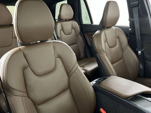 Certified 2024 Volvo XC90 B6 Ultimate w/ Lounge Package image 27