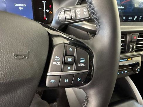 Certified 2025 Ford Escape SE image 18