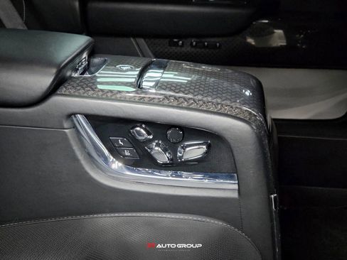 Used 2020 Rolls-Royce Cullinan Black Badge image 31