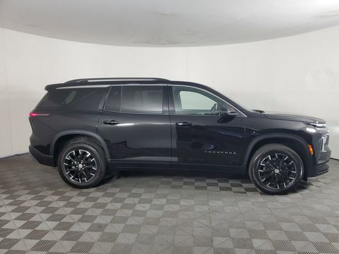 New 2026 Chevrolet Traverse LT w/ Sun and Wheel Package FWD image 3
