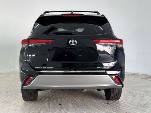 Used 2023 Toyota Highlander Platinum FWD image 10