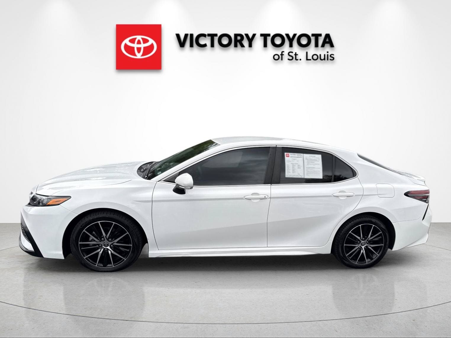 Used 2023 Toyota Camry SE FWD image 6