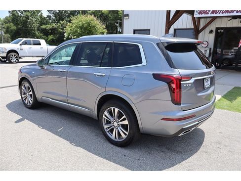 Used 2020 Cadillac XT6 Premium Luxury FWD image 3