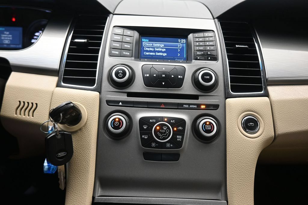 Used 2018 Ford Taurus SEL FWD image 20