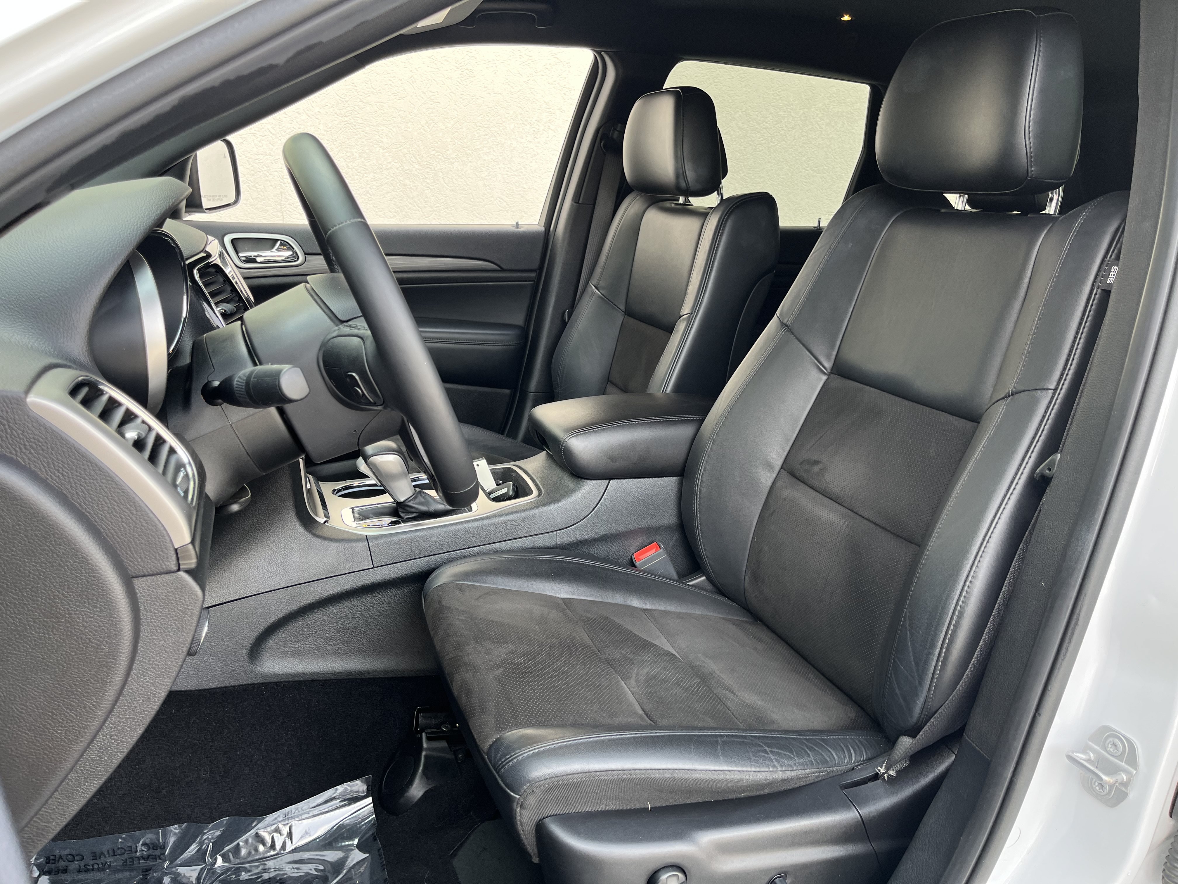 Used 2019 Jeep Grand Cherokee Altitude AWD/4WD image 2