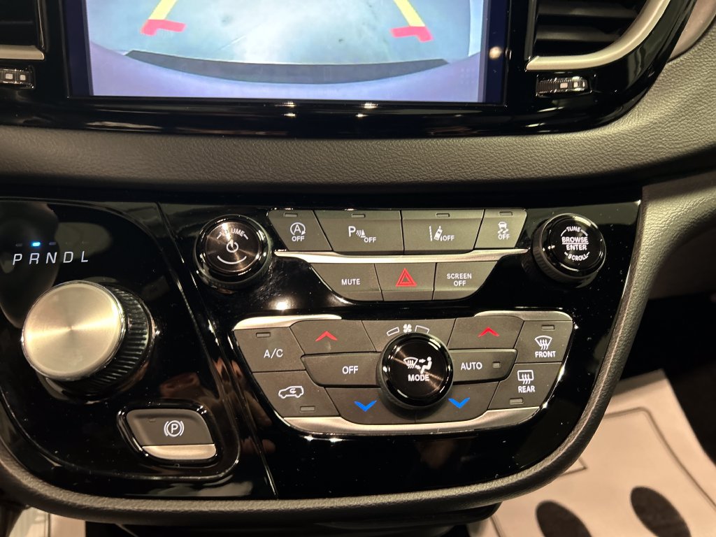 Used 2026 Chrysler Pacifica Select FWD image 19