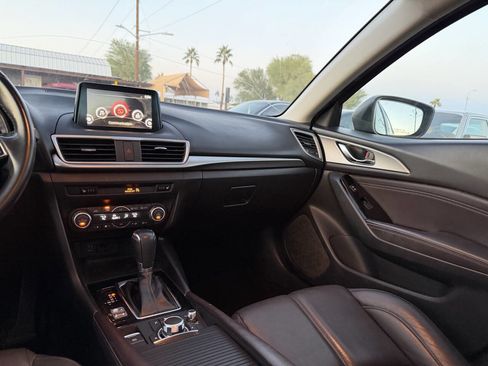 Used 2018 MAZDA MAZDA3 Touring image 23