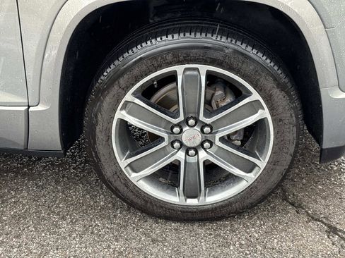 Used 2019 GMC Acadia Denali w/ Technology Package FWD image 10
