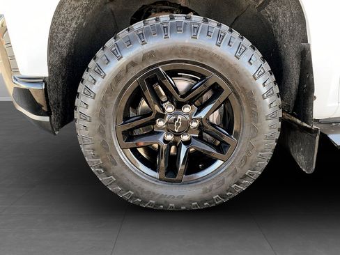 Used 2022 Chevrolet Silverado 1500 LT Trail Boss w/ Convenience Package II AWD/4WD image 11