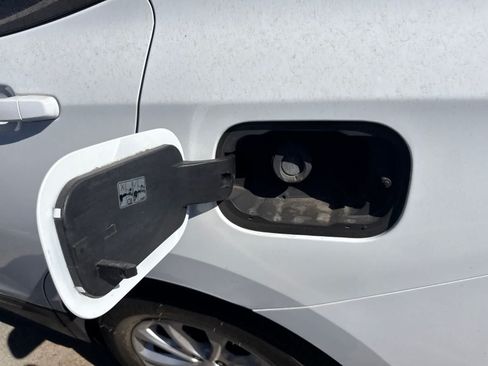 Used 2020 Chevrolet Equinox LS FWD image 9