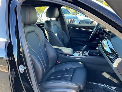 Used 2022 BMW 530i xDrive w/ Premium Package image 10