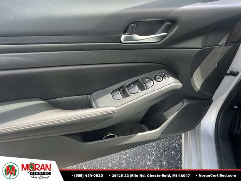 Used 2024 Nissan Altima 2.5 SV FWD image 14