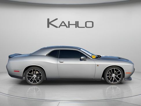 Used 2016 Dodge Challenger R/T Scat Pack w/ Leather Interior Group RWD image 5