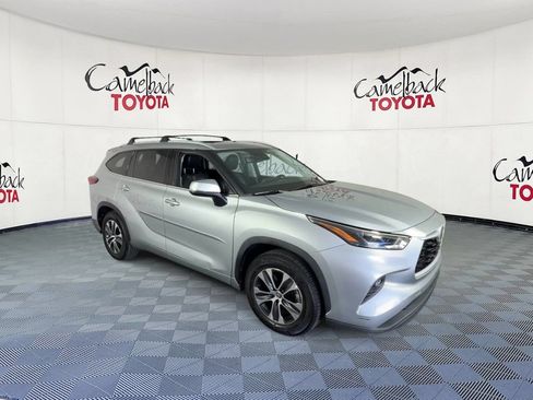 Used 2022 Toyota Highlander XLE FWD image 5